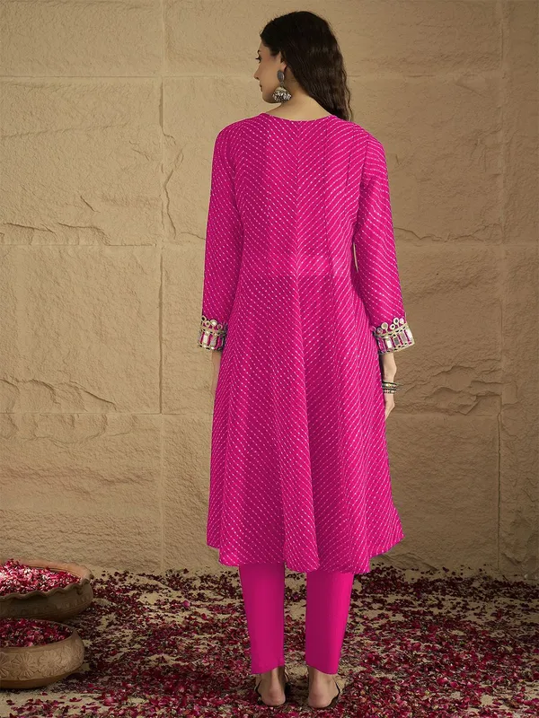 Pink_Floral_Embroidered_Georgette_Kurta_Trouser_Set