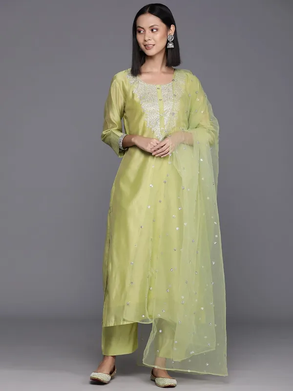 Green_Floral_Embroidered_CFloraleri_Silk_Kurta_Trouser_Dupatta_Set