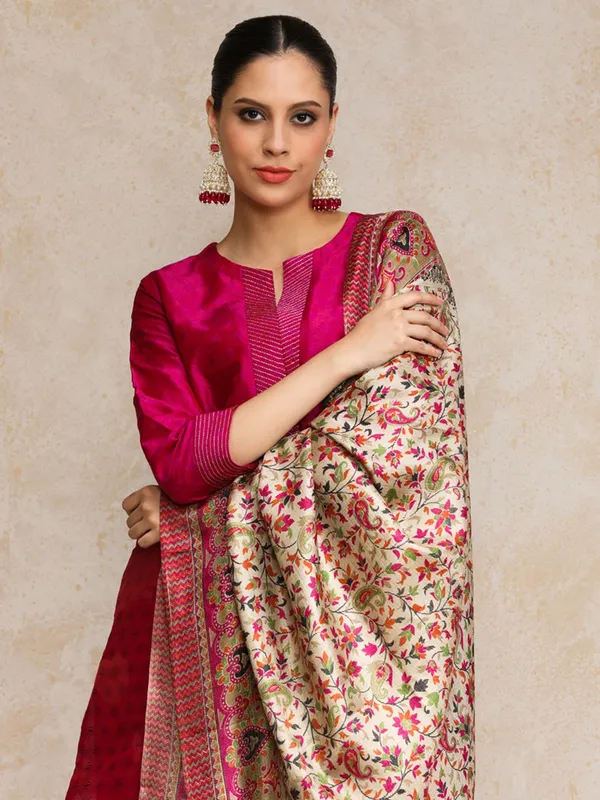 Pink_Floral_Printed_Silk_Blend_Kurta_Trouser_Dupatta_Set