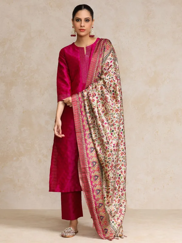 Pink_Floral_Printed_Silk_Blend_Kurta_Trouser_Dupatta_Set