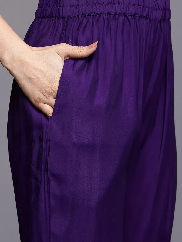 Navy_Blue_Floral_Embroidered_Silk_Blend_Kurta_Trouser_Dupatta_Set