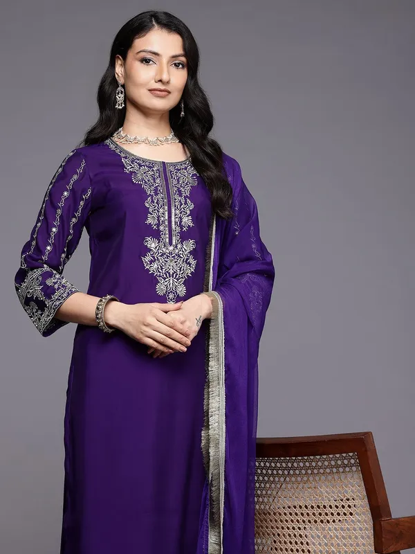 Navy_Blue_Floral_Embroidered_Silk_Blend_Kurta_Trouser_Dupatta_Set