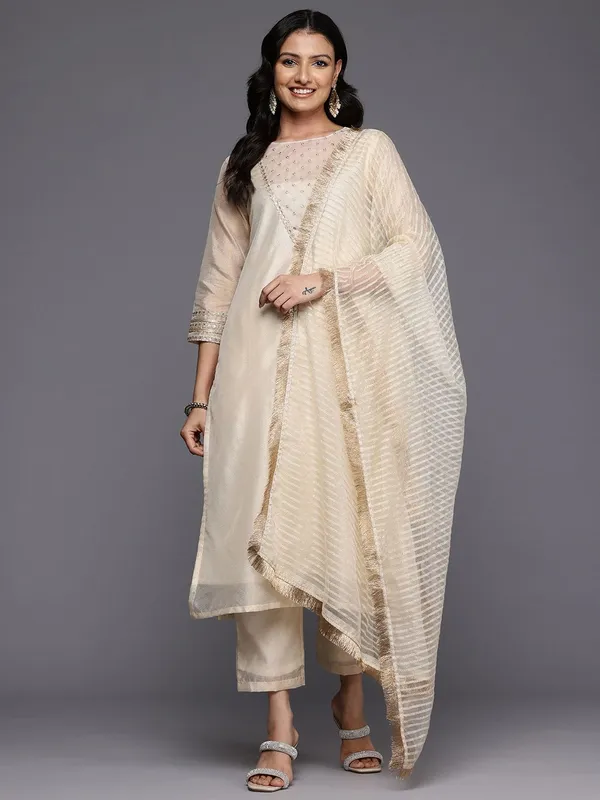 Off_White_Floral_Embroidered_Silk_Blend_Kurta_Trouser_Dupatta_Set