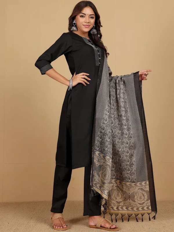 Black_Floral_Printed_Cotton_Blend_Kurta_Trouser_Dupatta_Set