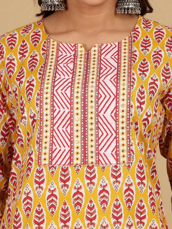 Yellow_Floral_Printed_Cotton_Blend_Kurta_Dupatta_Set