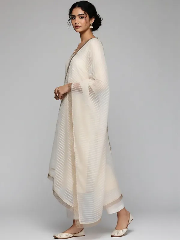 Off_White_Floral_Embroidered_Silk_Blend_Kurta_Trouser_Dupatta_Set