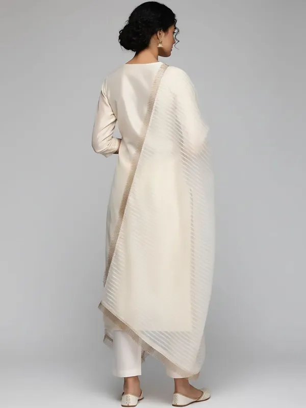 Off_White_Floral_Embroidered_Silk_Blend_Kurta_Trouser_Dupatta_Set