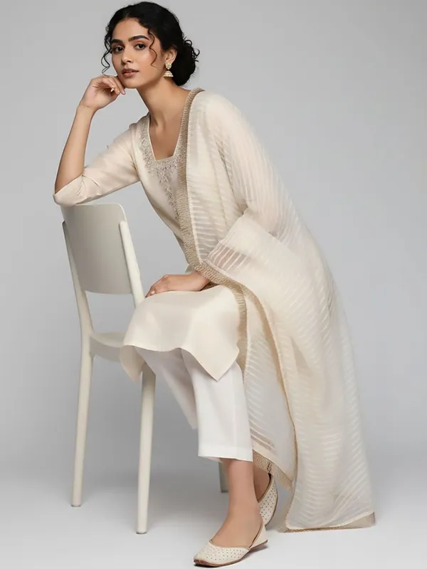 Off_White_Floral_Embroidered_Silk_Blend_Kurta_Trouser_Dupatta_Set
