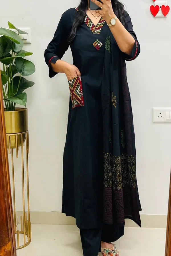 Black_Cotton_Floral_Embroidered_Kurta_Set_For_Women