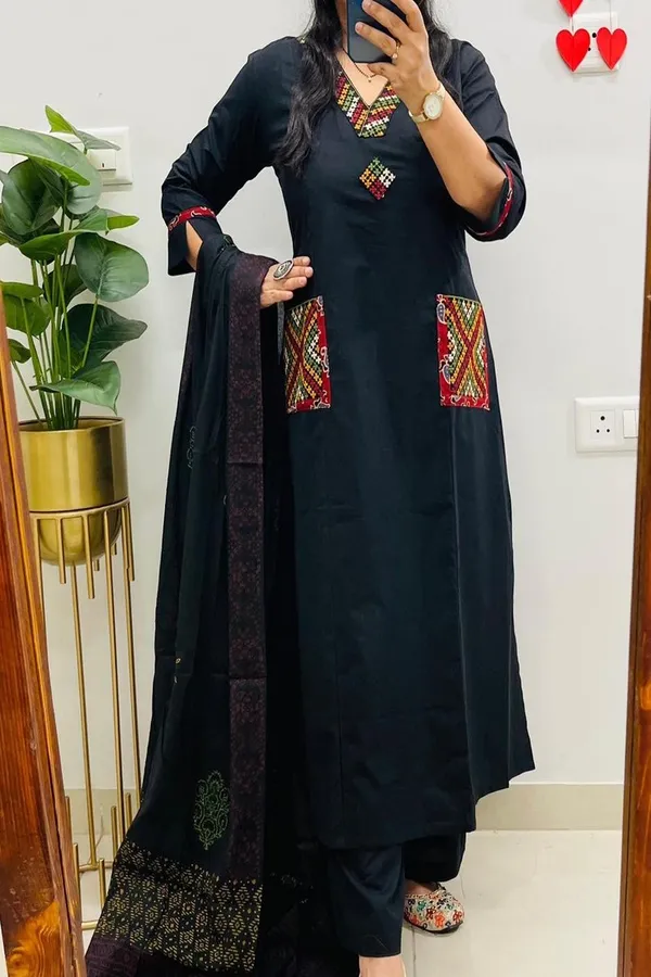 Black_Cotton_Floral_Embroidered_Kurta_Set_For_Women