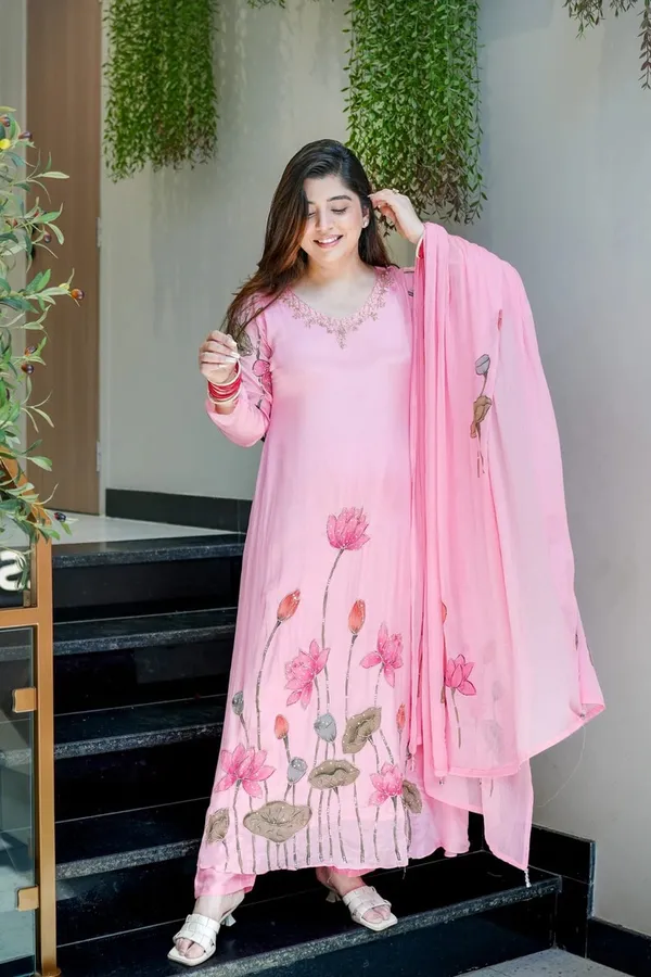 Floral_Embroidered_Chinon_Kurta_Trouser_&_Dupatta_Set