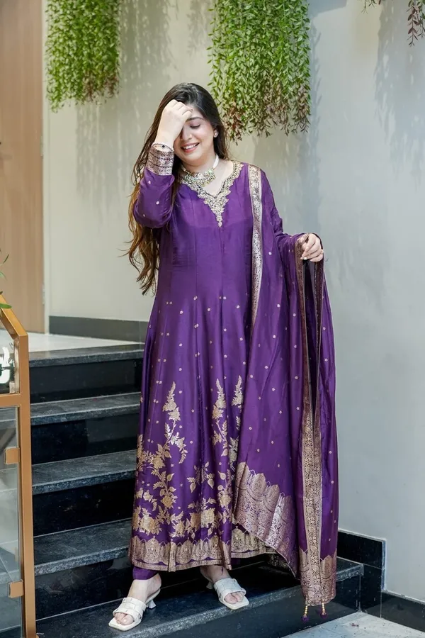 Floral_Embroidered_silk_Kurta_Trouser_&_Dupatta_Set