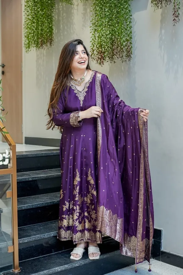 Floral_Embroidered_silk_Kurta_Trouser_&_Dupatta_Set