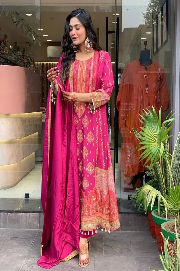 Floral_Embroidered_silk_Kurta_Trouser_&_Dupatta_Set