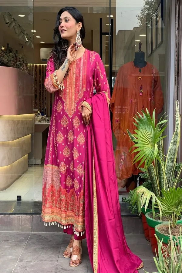 Floral_Embroidered_silk_Kurta_Trouser_&_Dupatta_Set