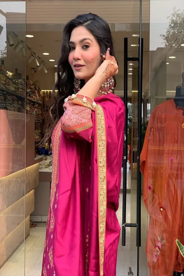 Floral_Embroidered_silk_Kurta_Trouser_&_Dupatta_Set