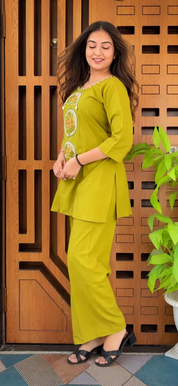 Women's_Premium_Embroidered_Pure_Cotton_Short_Co-Ord_Set