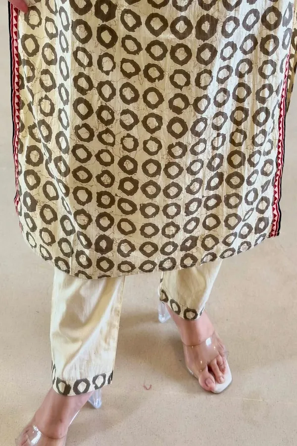 Floral_Embroidered_Muslin_Kurta_Trouser_&_Dupatta_Set