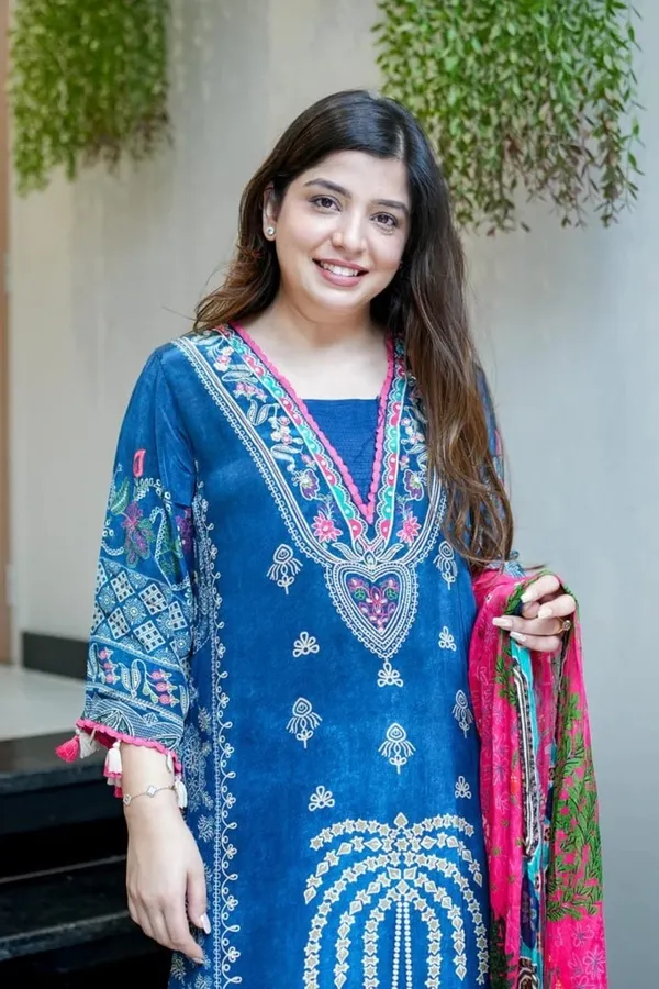 Floral_Embroidered_Muslin_Kurta_Trouser_&_Dupatta_Set