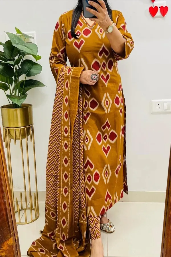 Yellow_Cotton_Floral_Printed_Kurta_Set_For_Women