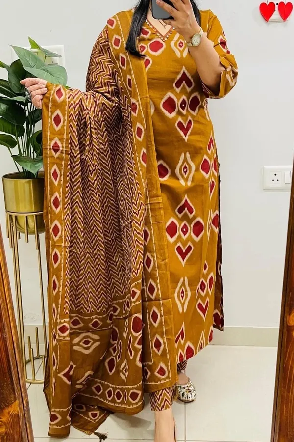 Yellow_Cotton_Floral_Printed_Kurta_Set_For_Women