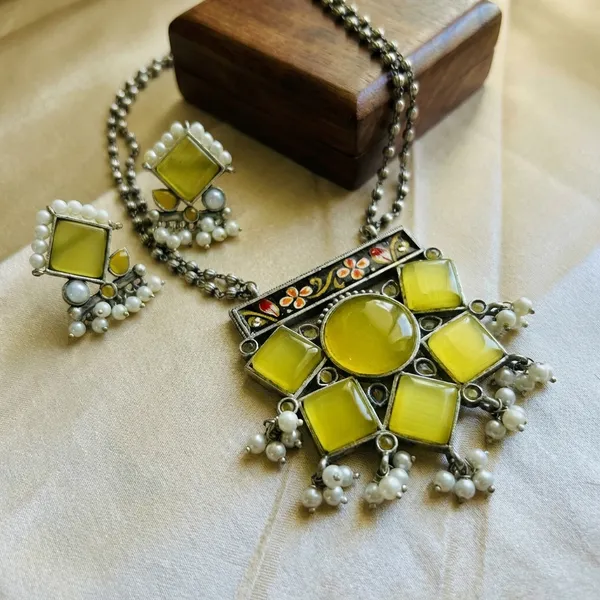 Yellow_Brass_Necklace_For_Women_|_Anti-Tarnish