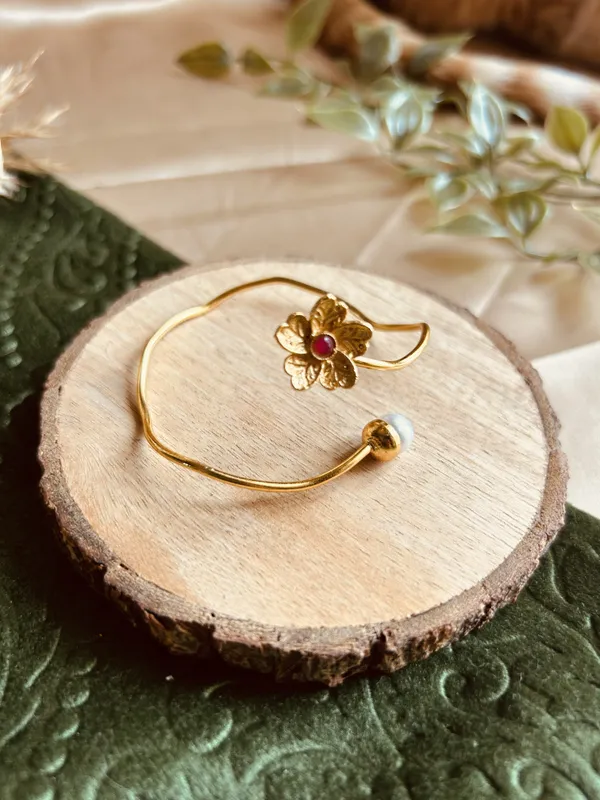 White_And_Red_Brass_Bracelet_For_Women_|_Anti-Tarnish