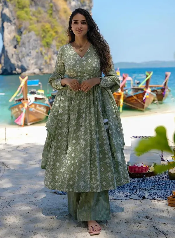 Green_Rayon_Slub_Anarkali_Kurta_Set_For_Women