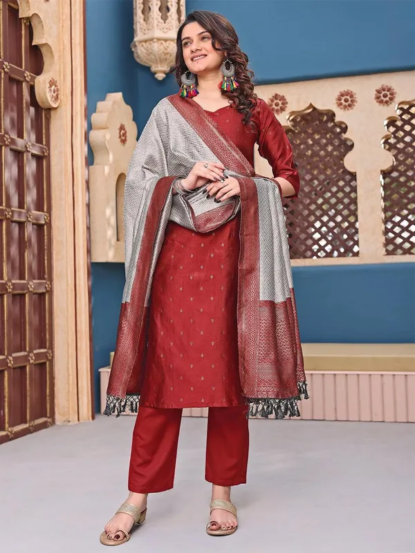 Red_Mix_Rayon_Suit_Set_For_Women