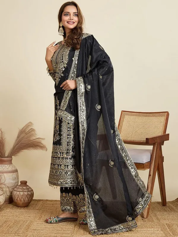 Black_Silk_Pakistani_Suit_Set_For_Women