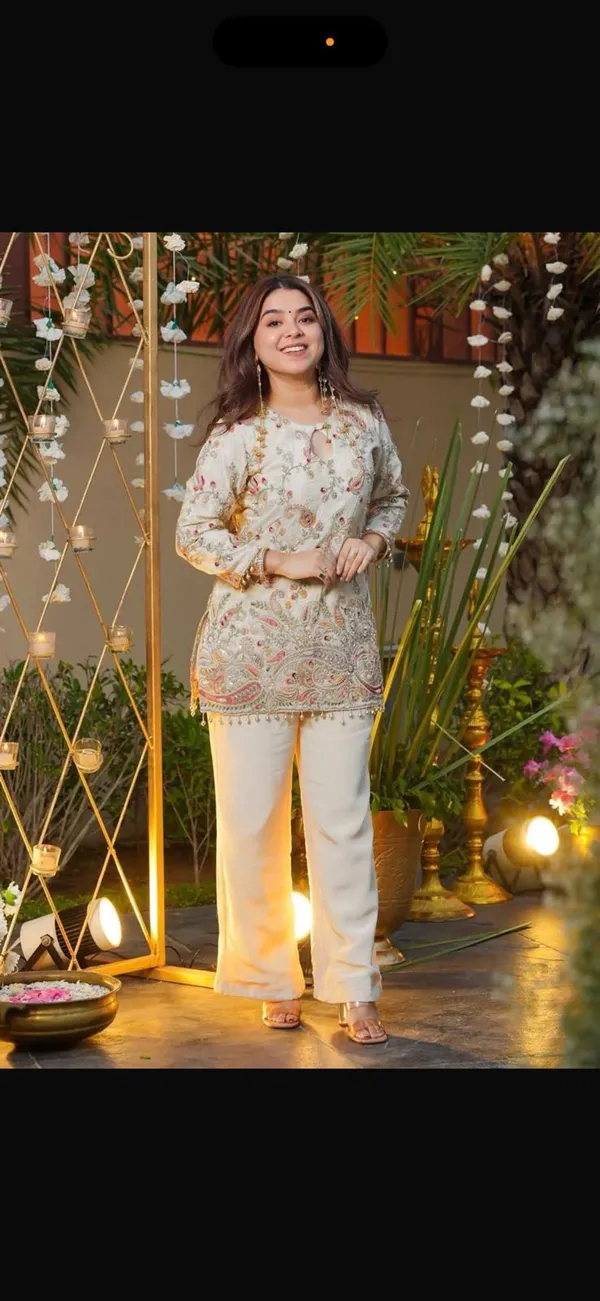 White_French_Crepe_Kurti_With_Pants_Set_For_Women