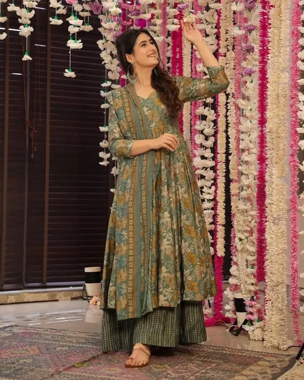 Green_Floral_Rayon_Slub_Anarkali_Suit_Set_For_Women