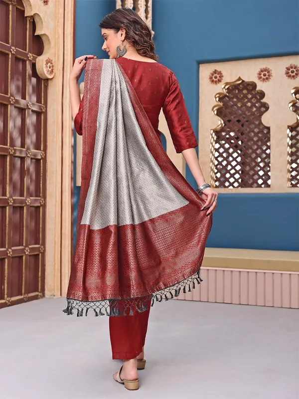 Red_Mix_Rayon_Suit_Set_For_Women