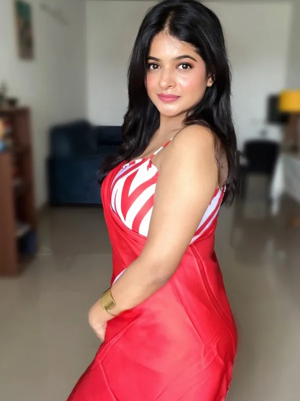 Crimson_Red_Satin_Silk_Saree_with_White_Floral_Print