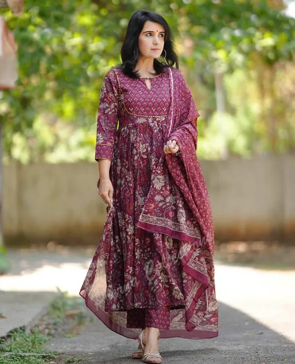 Maroon_Floral_Printed_Kurta_Set_With_Dupatta