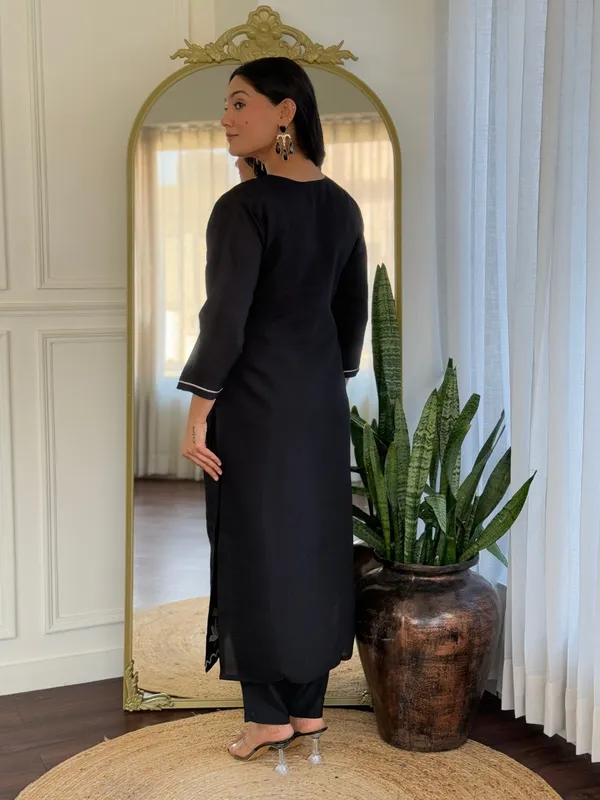 Midnight_Elegance_Black_Embroidered_Kurta_Set_With_Dupatta