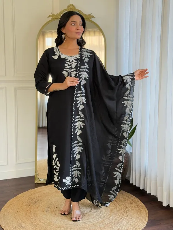 Midnight_Elegance_Black_Embroidered_Kurta_Set_With_Dupatta