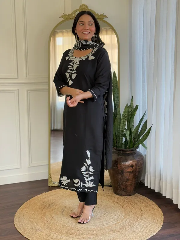 Midnight_Elegance_Black_Embroidered_Kurta_Set_With_Dupatta