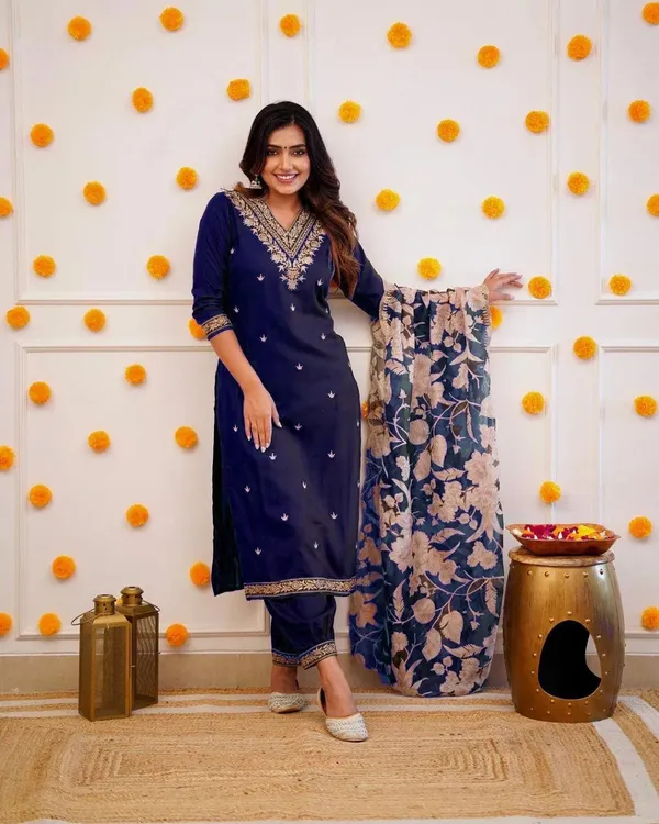 Navy_Blue_Embroidered_Kurta_Set_With_Floral_Dupatta