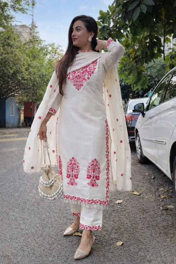 Women_Embroidered_Straight_Kurta_Set_With_Dupatta_(Cream_&_Red)