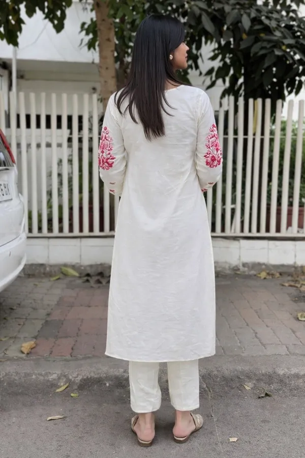 Women_Embroidered_Straight_Kurta_Set_With_Dupatta_(Cream_&_Red)