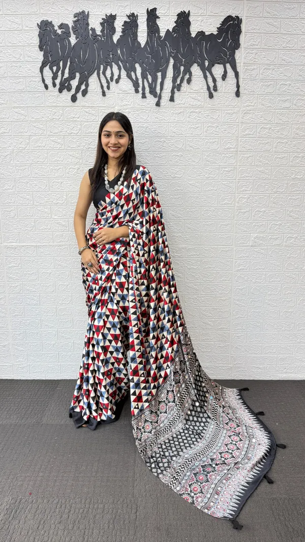 Women_Multicolor_Geometric_Printed_Saree_With_Designer_Tassel_Pallu_With_Mirror_Work
