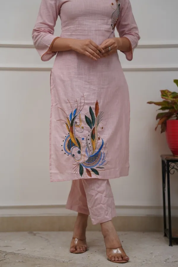 Women_Printed_Straight_Kurta_Set_With_Pants_(Pink)
