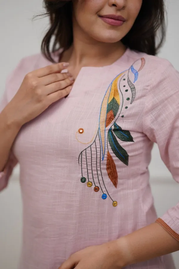 Women_Printed_Straight_Kurta_Set_With_Pants_(Pink)