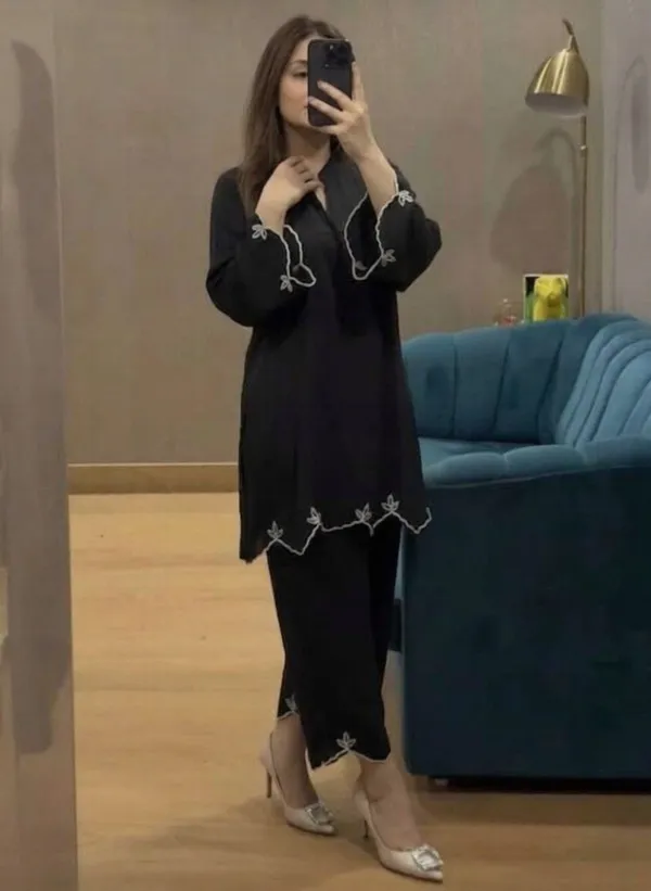 Women's_Black_Embroidered_Kurta_Pant_Set