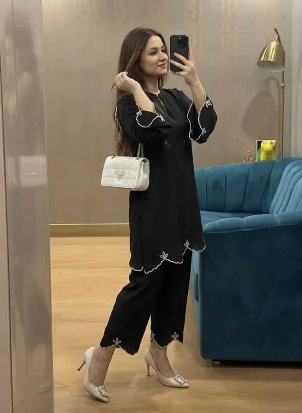 Women's_Black_Embroidered_Kurta_Pant_Set