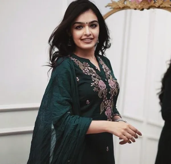 Women's_Dark_Green_Floral_Embroidered_Kurta_Pant_with_Dupatta_Set_|_Ethnic_3-Piece_Suit_Set