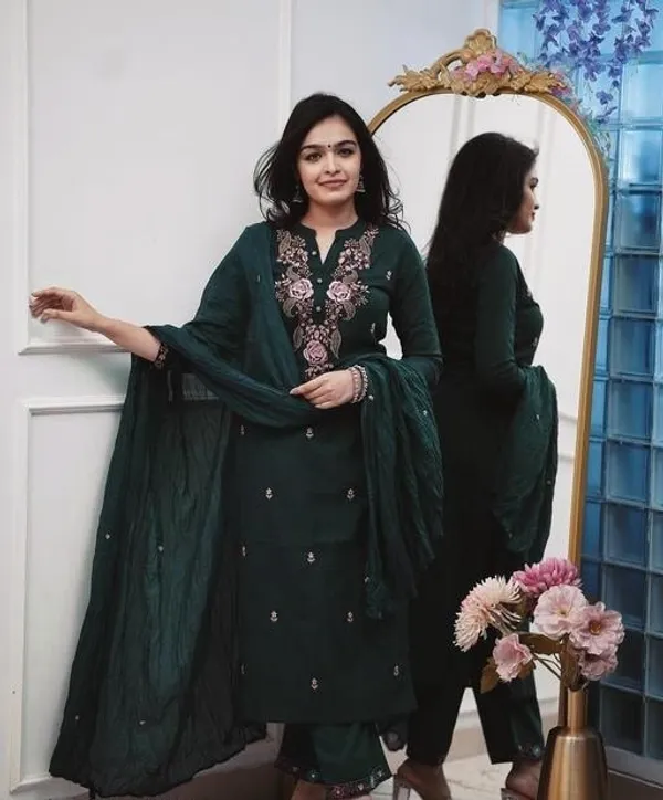 Women's_Dark_Green_Floral_Embroidered_Kurta_Pant_with_Dupatta_Set_|_Ethnic_3-Piece_Suit_Set