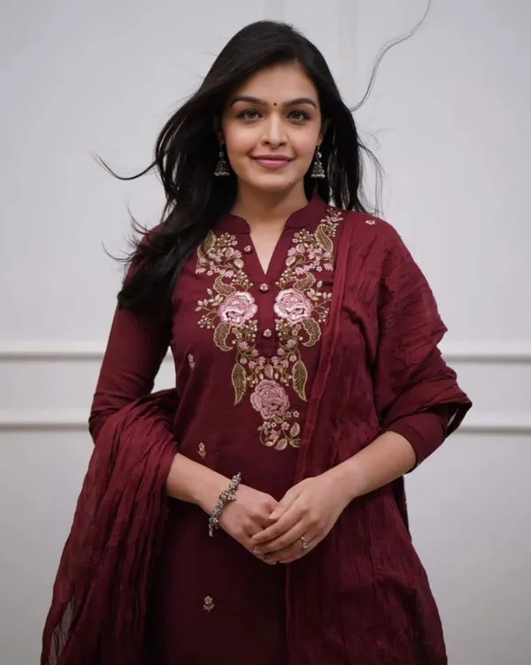 Women's_Elegant_Maroon_Floral_Embroidered_Kurta_Pant_with_Dupatta_Set