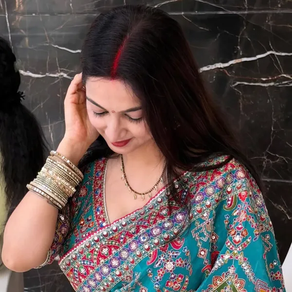 Women’s_Elegant_Teal_Blue_Printed_Designer_Saree_with_Embellished_Border